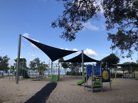 Bribie Island Hotel - Accommodation Daintree 23