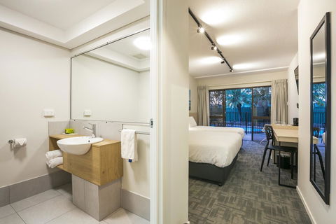Nightcap At Kawana Waters Hotel - Accommodation Daintree 25