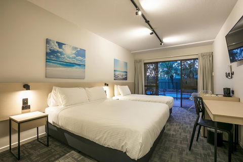 Nightcap At Kawana Waters Hotel - Accommodation Daintree 1