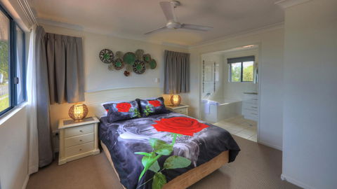 Dolphin Waters - Accommodation Daintree 5