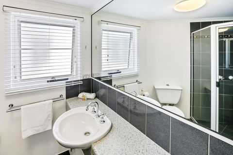 On The Beach Apartments - Accommodation Daintree 3