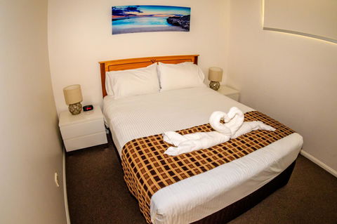 Grand Palais Boolarong Beachside Apartments - Accommodation Daintree 18
