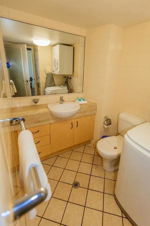 Grand Palais Boolarong Beachside Apartments - Accommodation Daintree 34