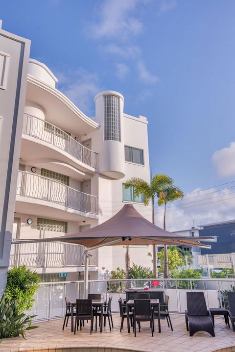 Grand Palais Boolarong Beachside Apartments - Accommodation Daintree 1