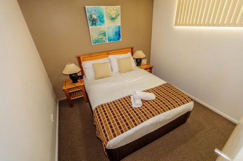 Grand Palais Boolarong Beachside Apartments - Accommodation Daintree 13