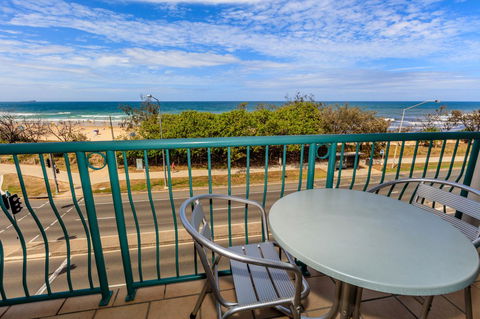 Grand Palais Boolarong Beachside Apartments - Accommodation Daintree 30