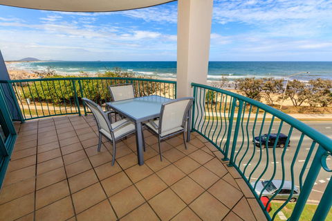 Grand Palais Boolarong Beachside Apartments - Accommodation Daintree 0