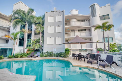 Grand Palais Boolarong Beachside Apartments - Accommodation Daintree 2