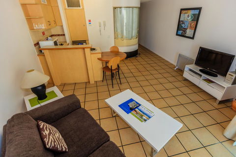 Grand Palais Boolarong Beachside Apartments - Accommodation Daintree 11