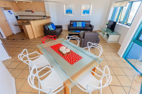 Grand Palais Boolarong Beachside Apartments - Accommodation Daintree 22