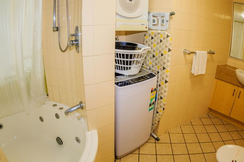 Grand Palais Boolarong Beachside Apartments - Accommodation Daintree 37