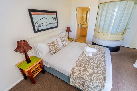 Grand Palais Boolarong Beachside Apartments - Accommodation Daintree 33