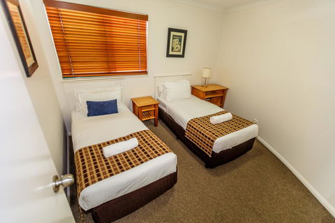 Grand Palais Boolarong Beachside Apartments - Accommodation Daintree 28