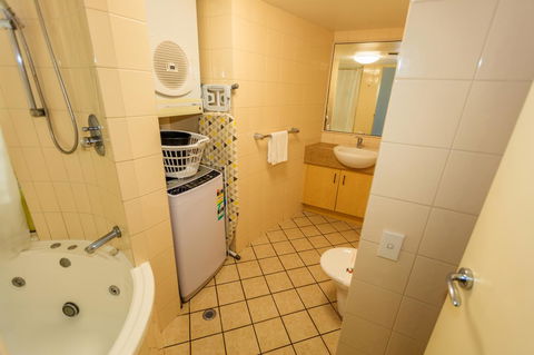 Grand Palais Boolarong Beachside Apartments - Accommodation Daintree 12