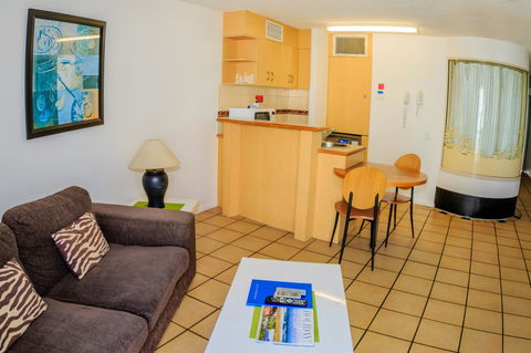 Grand Palais Boolarong Beachside Apartments - Accommodation Daintree 38