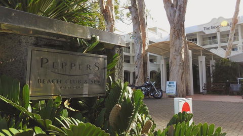 Palm Cove Paradise - Couples Spa Beach Getaway - Accommodation Daintree 2