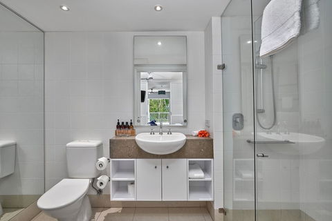 Palm Cove Paradise - Couples Spa Beach Getaway - Accommodation Daintree 5