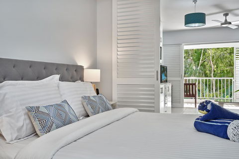 Palm Cove Paradise - Couples Spa Beach Getaway - Accommodation Daintree 7