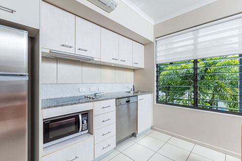 Sea Point On Trinity Beach - Accommodation Daintree 19