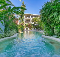Sea Point on Trinity Beach - Accommodation Daintree