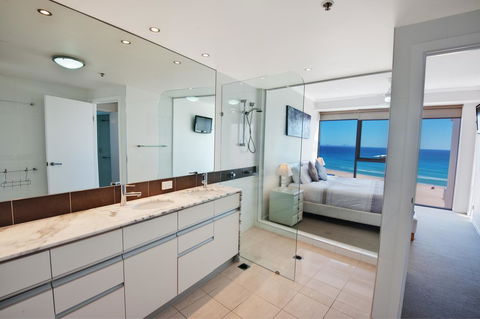 Reflections Tower Two - Accommodation Daintree 23