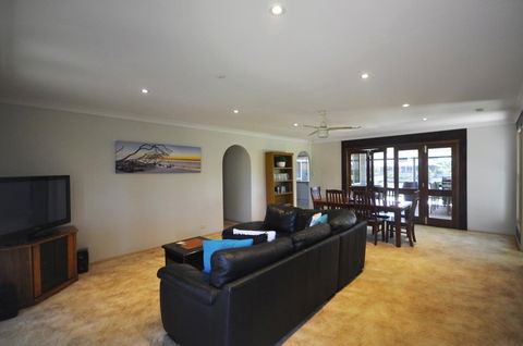 Bribie Island Canal Holiday Destination! - Accommodation Daintree 3