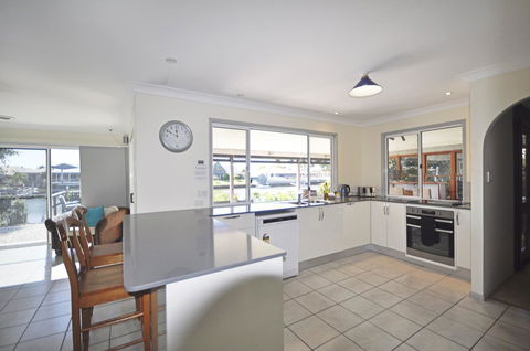 Bribie Island Canal Holiday Destination! - Accommodation Daintree 6