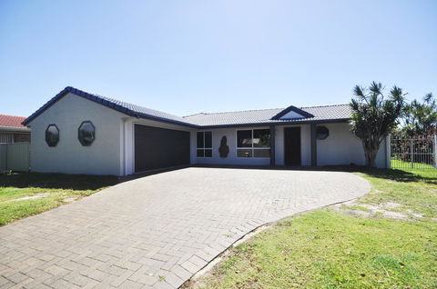 Bribie Island Canal Holiday Destination! - Accommodation Daintree 23
