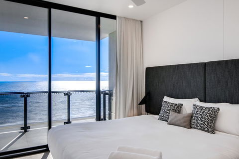 Iconic Kirra Beach Resort - Accommodation Daintree 39