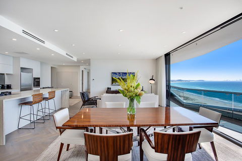 Iconic Kirra Beach Resort - Accommodation Daintree 25