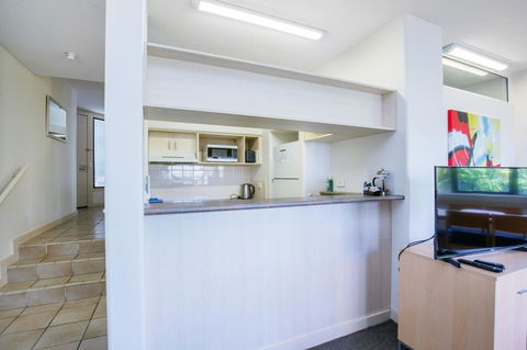 Tiki Hotel Apartments Surfers Paradise - Accommodation Daintree 9