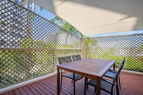 Tiki Hotel Apartments Surfers Paradise - Accommodation Daintree 10