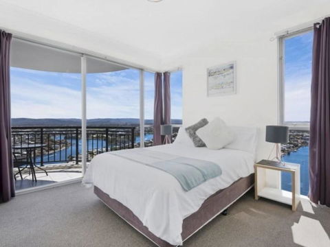 Beach Stay - Ocean & Riverview Resort Chevron Renaissance Central Surfers Paradise - Accommodation Daintree 1