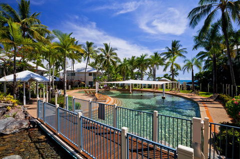 Coral Sands Beachfront Resort - Accommodation Daintree 5