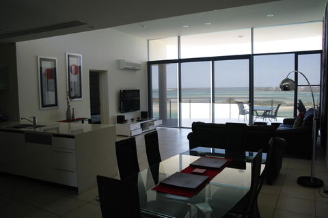 Monaco Caloundra - Accommodation Daintree 43