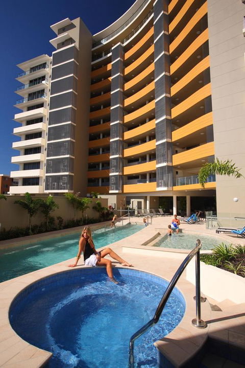 Monaco Caloundra - Accommodation Daintree 2