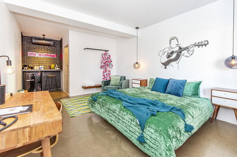 The Pink Hotel Coolangatta - Accommodation Daintree 27