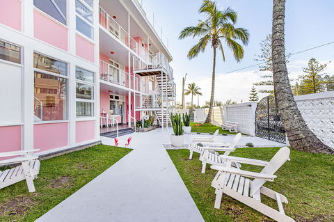 The Pink Hotel Coolangatta - Accommodation Daintree 0
