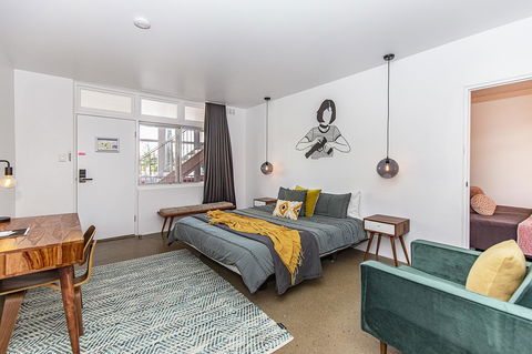 The Pink Hotel Coolangatta - Accommodation Daintree 12