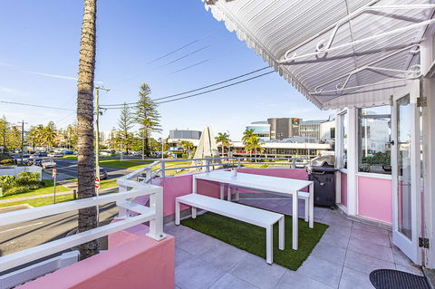 The Pink Hotel Coolangatta - Accommodation Daintree 6