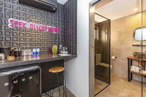 The Pink Hotel Coolangatta - Accommodation Daintree 26
