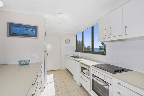 Columbia Beachfront Apartments On Rainbow Bay - Accommodation Daintree 35