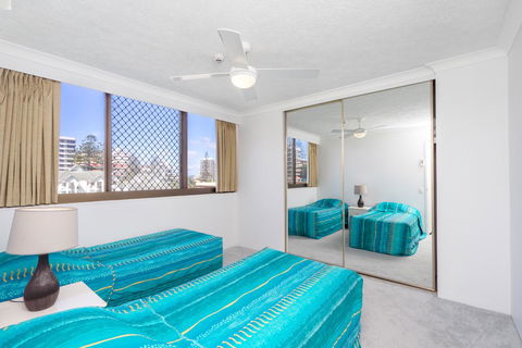 Columbia Beachfront Apartments On Rainbow Bay - Accommodation Daintree 11
