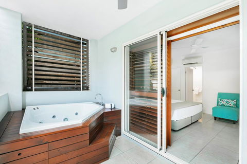 Mantra Aqueous On Port - Accommodation Daintree 9