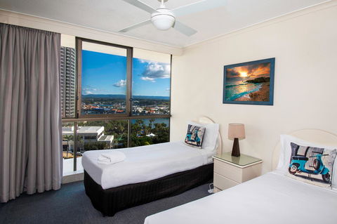 Seacrest Beachfront Apartments Surfers Paradise - Accommodation Daintree 18