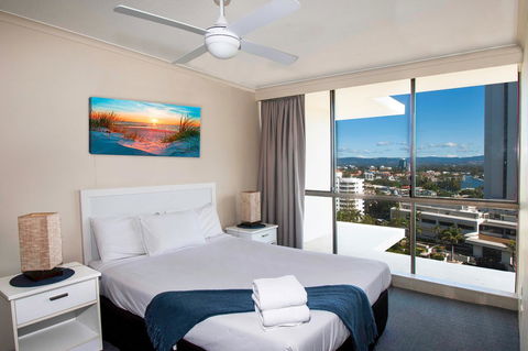 Seacrest Beachfront Apartments Surfers Paradise - Accommodation Daintree 17