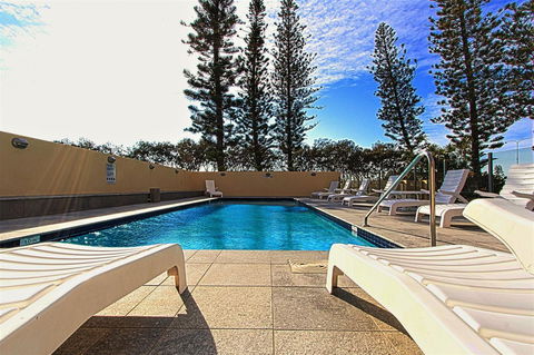 Seacrest Beachfront Apartments Surfers Paradise - Accommodation Daintree 5