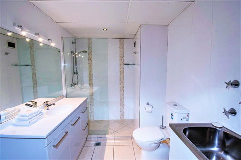 Seacrest Beachfront Apartments Surfers Paradise - Accommodation Daintree 15