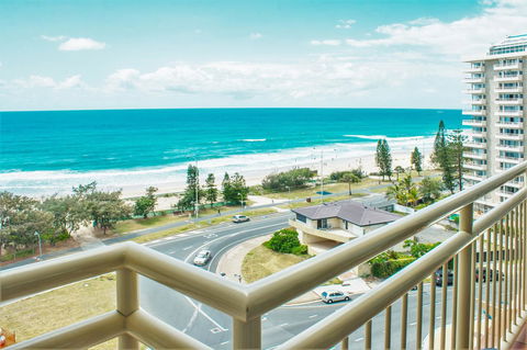 Seacrest Beachfront Apartments Surfers Paradise - Accommodation Daintree 11