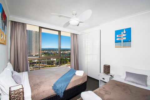 Seacrest Beachfront Apartments Surfers Paradise - Accommodation Daintree 3